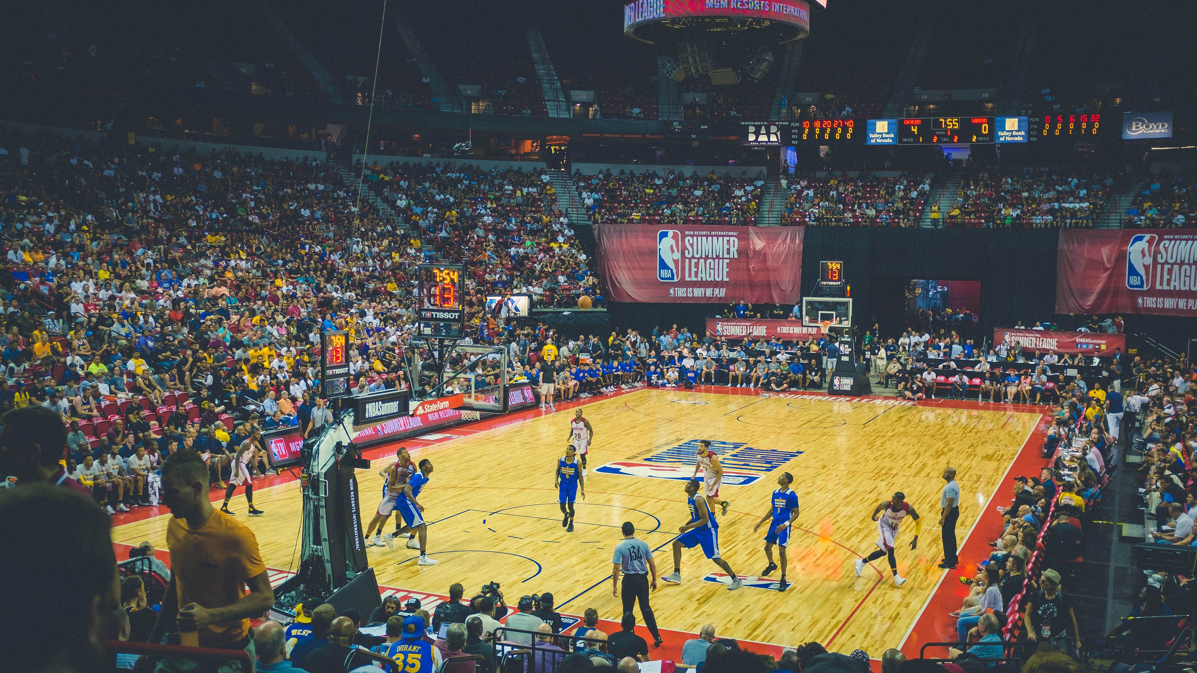 线上特色篮球赛事推动“体育+新媒体”深度融合,篮球线上课程